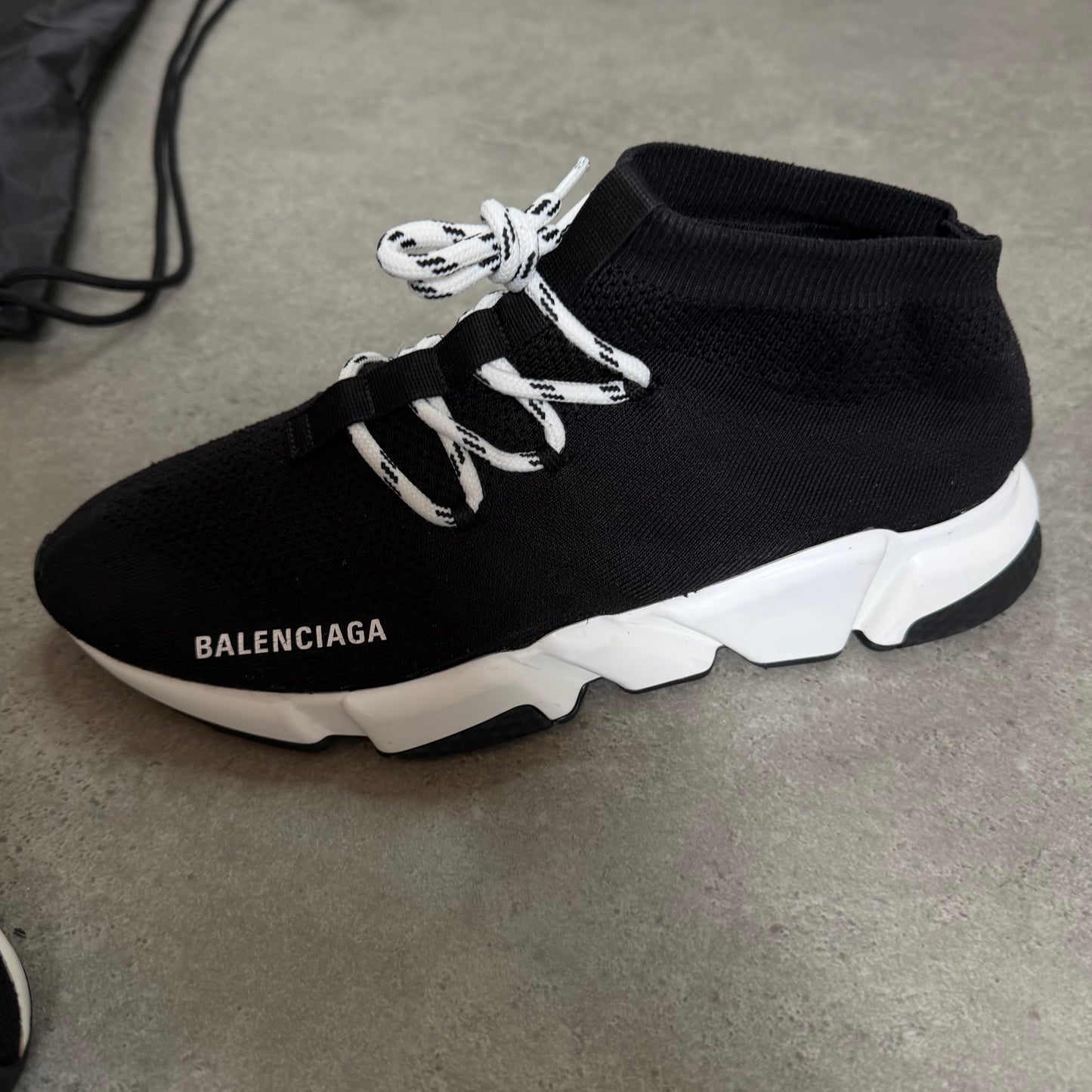 LACE UP SPEED TRAINER - SIZE UK 7 (Fit UK 8)
