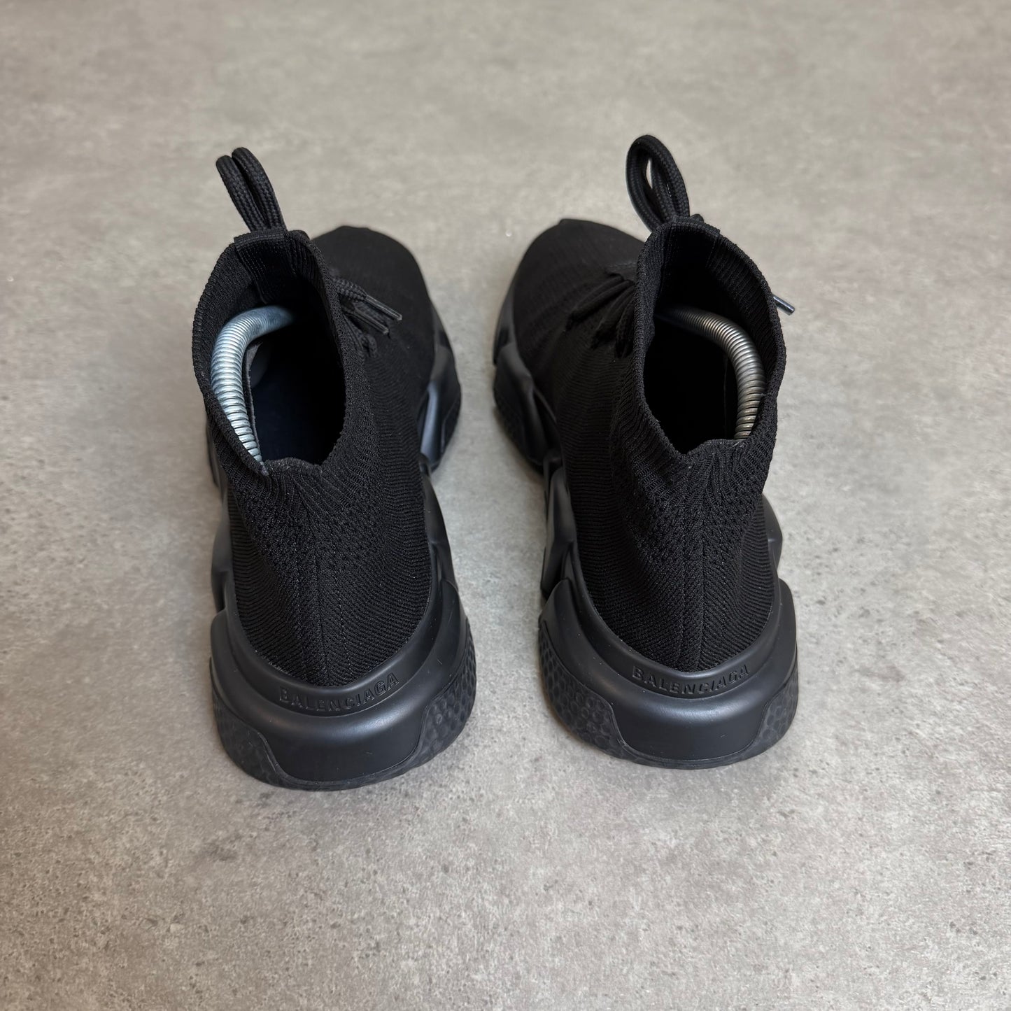LACE UP SPEED TRAINER - SIZE UK 6 (Fit UK 7)