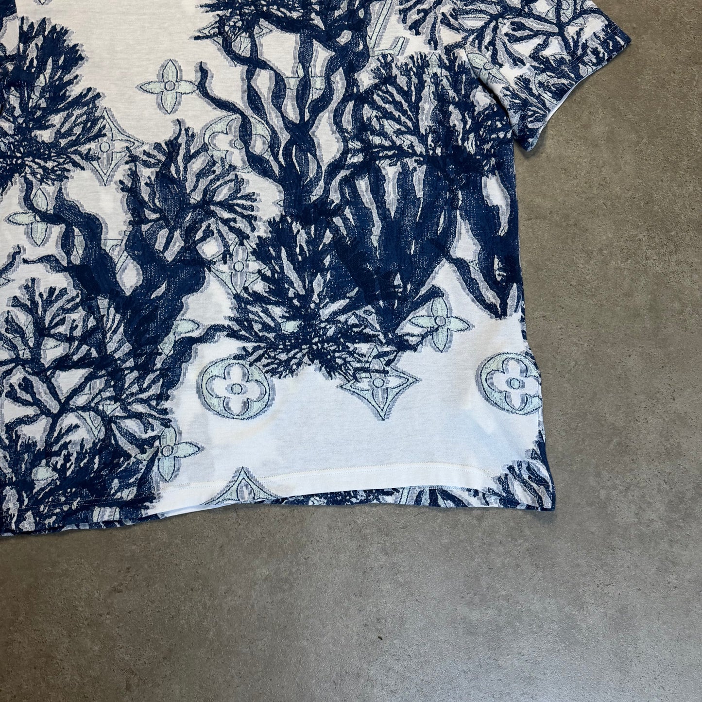 'FLORAL' T-SHIRT - SIZE XXL (Fits XL 23.5" PTP)