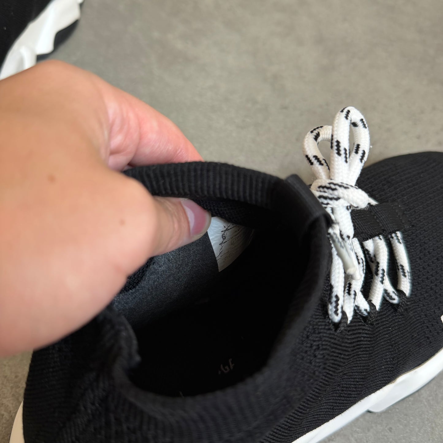 LACE UP SPEED TRAINER - SIZE UK 6 (Fit UK 7)