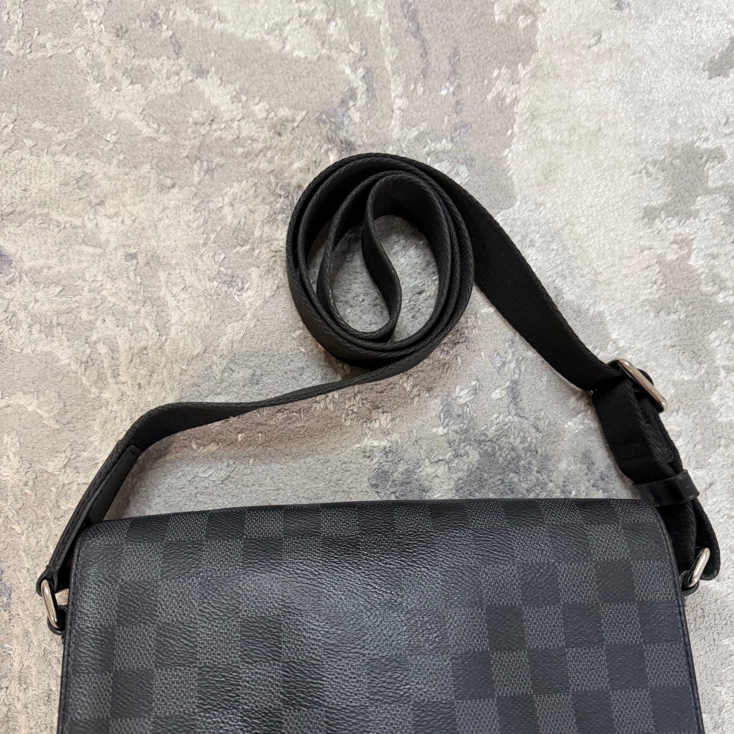 DISTRICT DAMIER PM MESSENGER