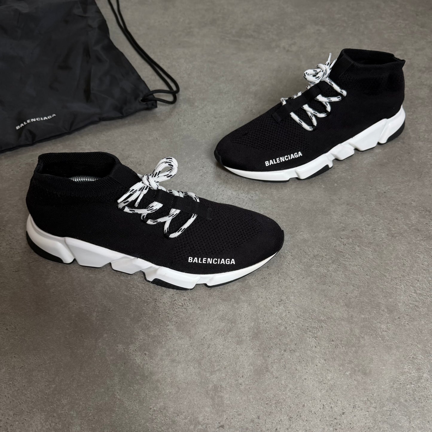 LACE UP SPEED TRAINER - SIZE UK 7 (Fit UK 8)