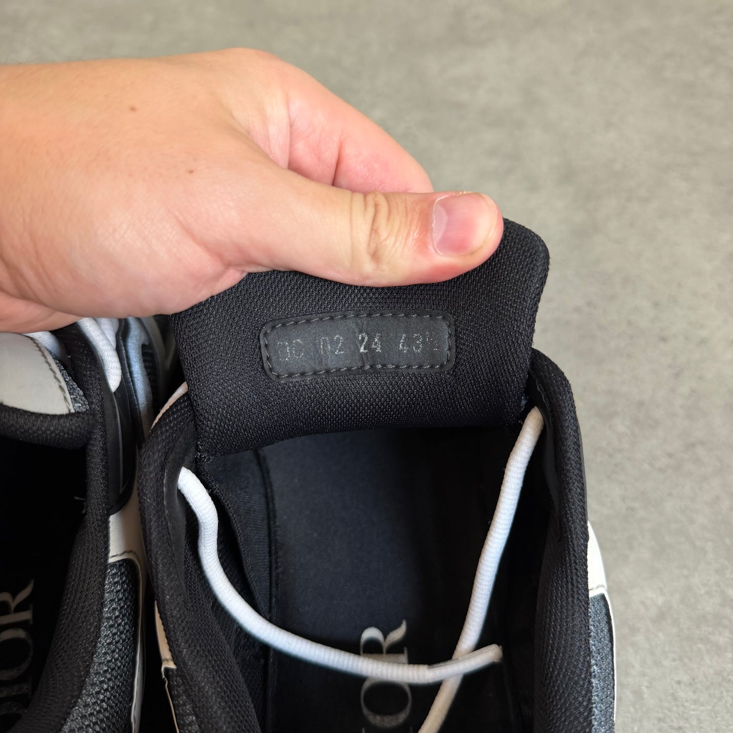 B30 TRAINER - SIZE UK 9.5