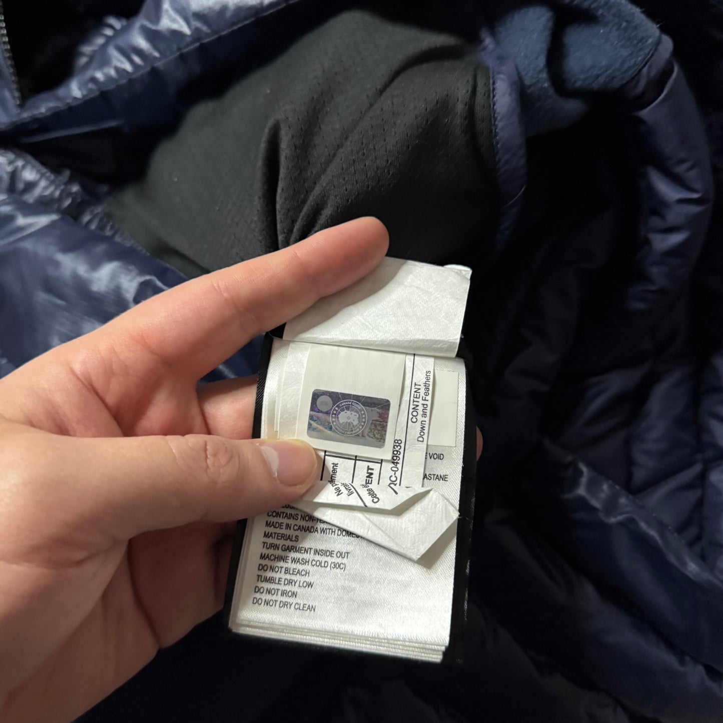 HYBRIDGE LITE HOODED DOWN JACKET - SIZE M (Fits S/M)