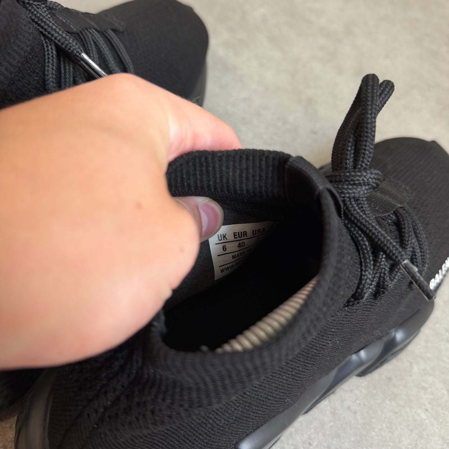 LACE UP SPEED TRAINER - SIZE UK 6 (Fit UK 7)