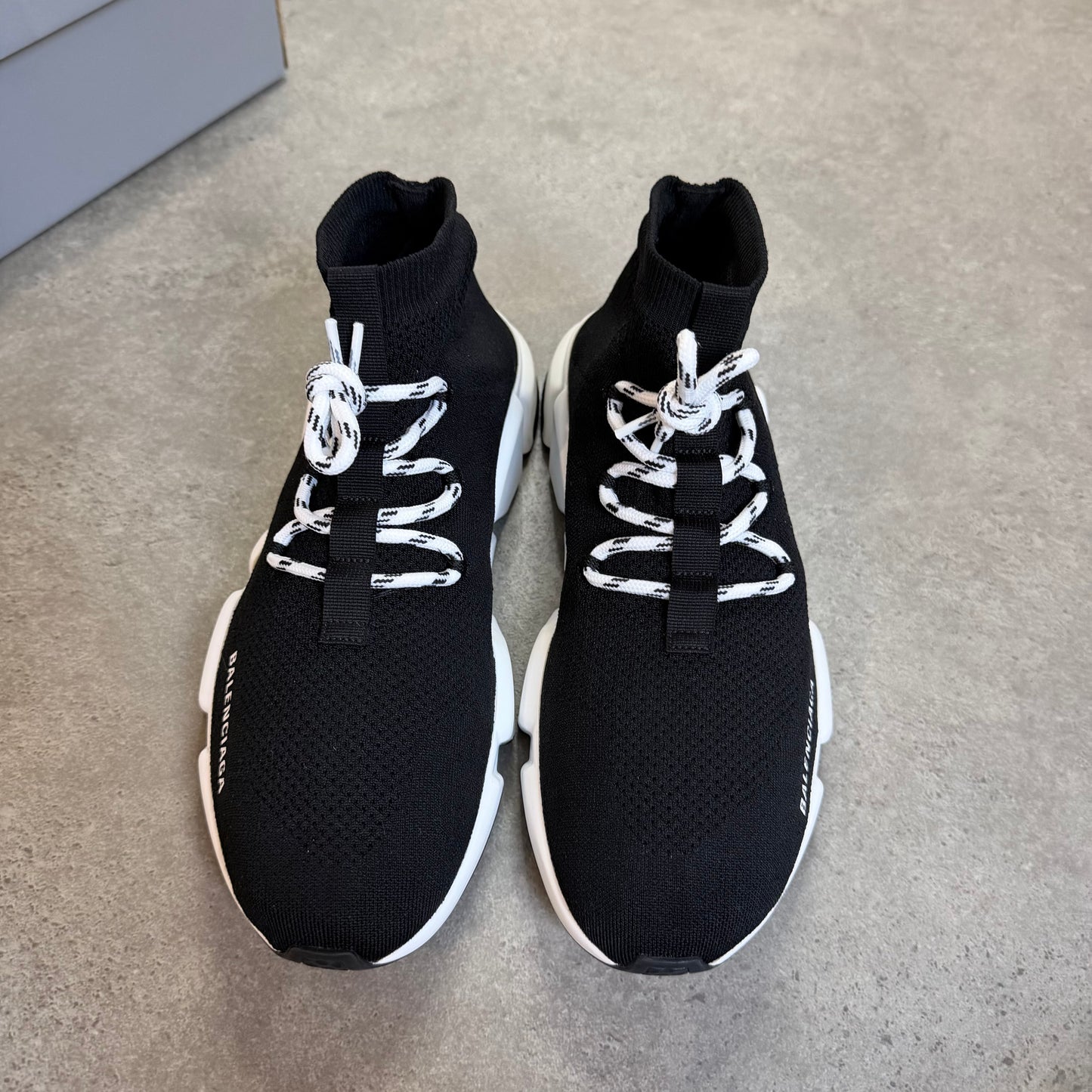 LACE UP SPEED TRAINER - SIZE UK 8 (Fit UK 9)