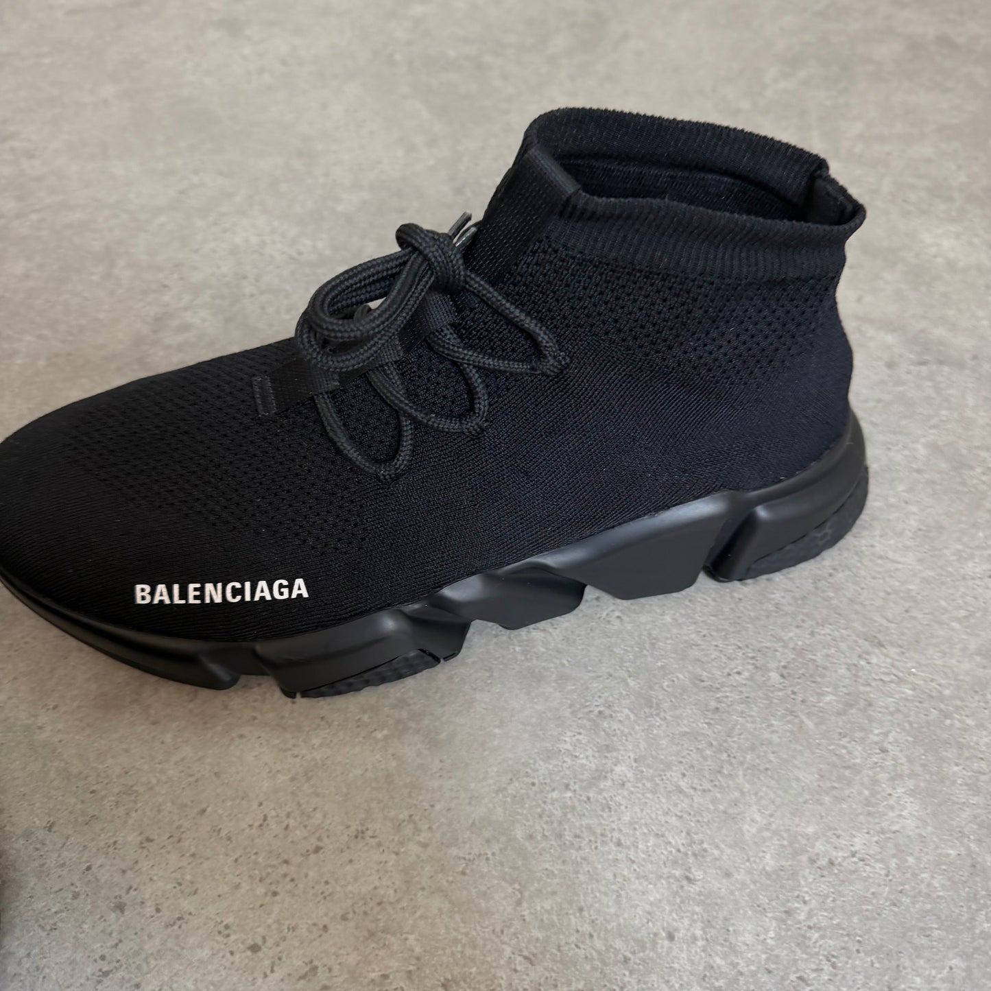 LACE UP SPEED TRAINER - SIZE UK 9 (Fit UK 10)