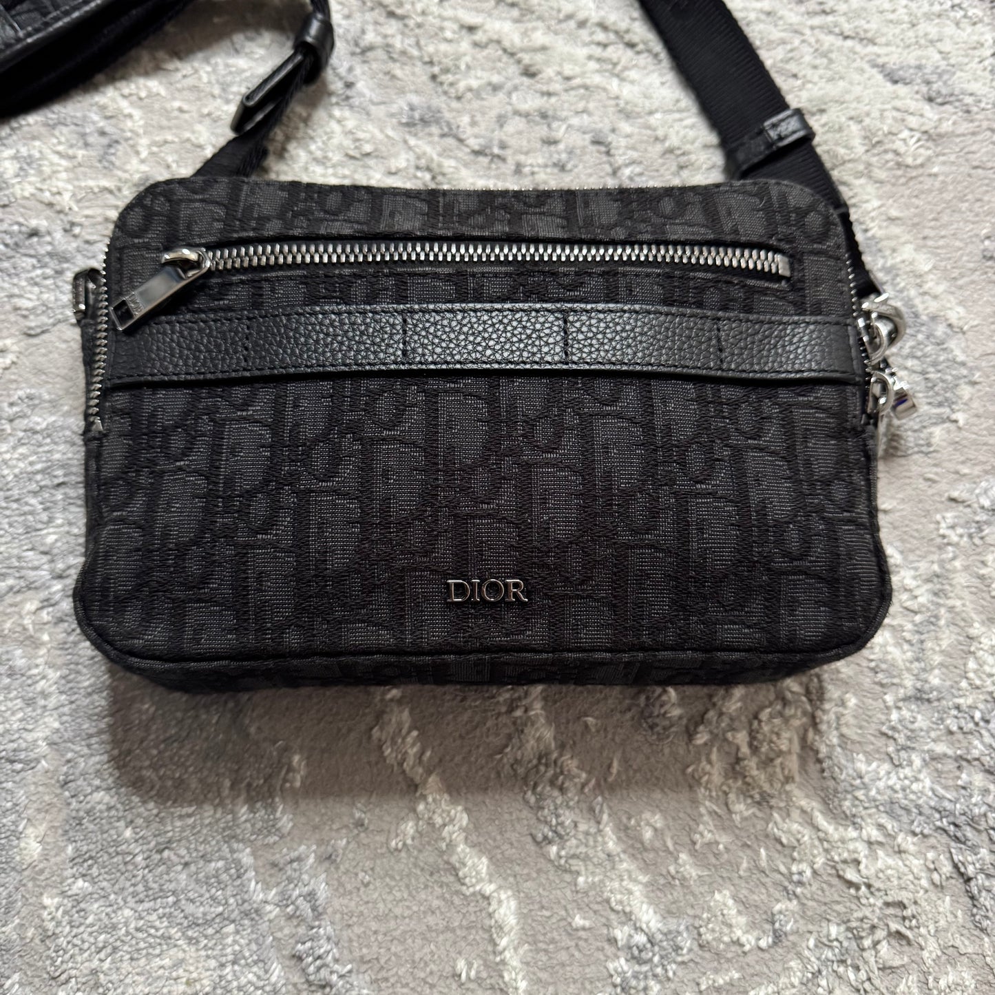 SAFARI MESSENGER BAG