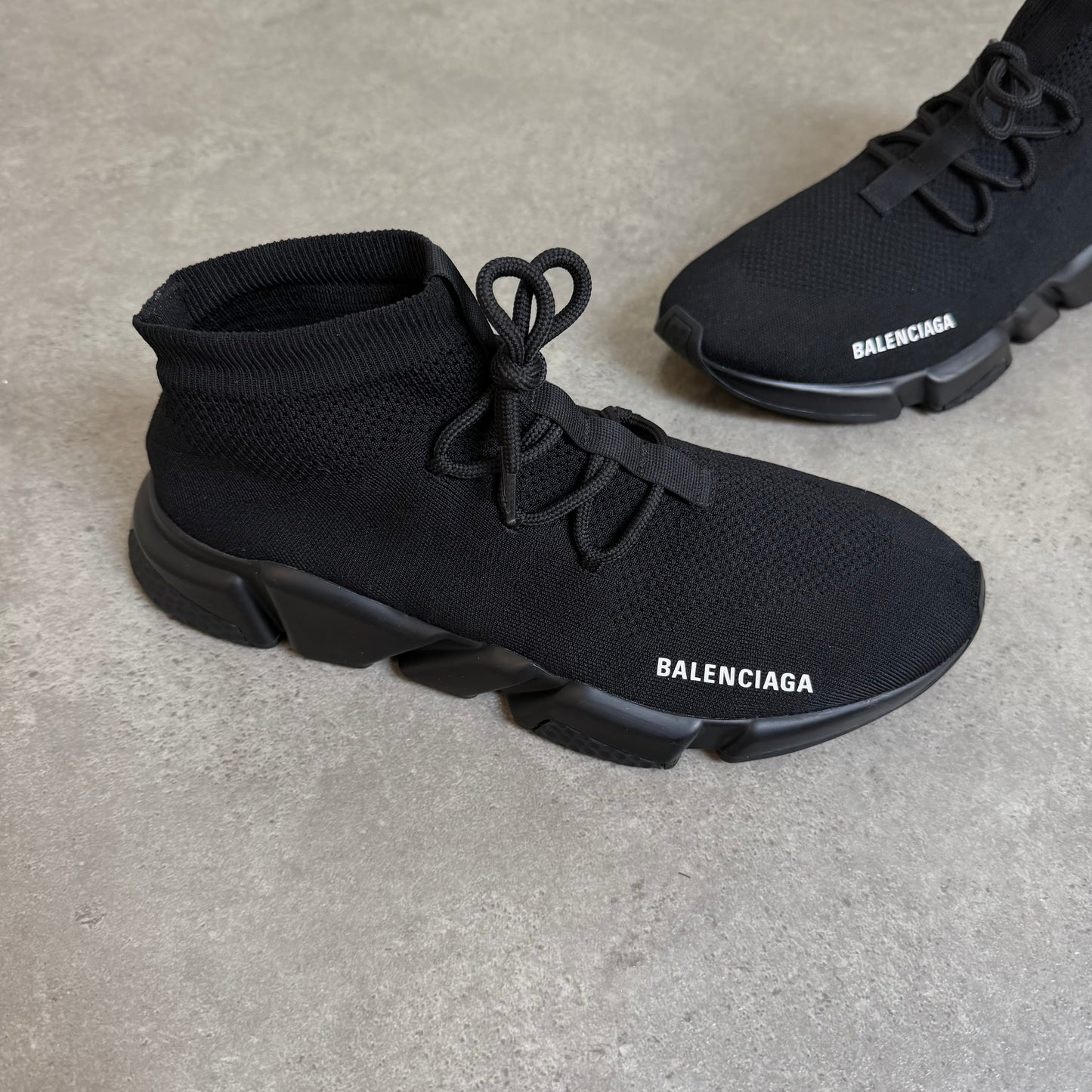 LACE UP SPEED TRAINER - SIZE UK 9 (Fit UK 10)