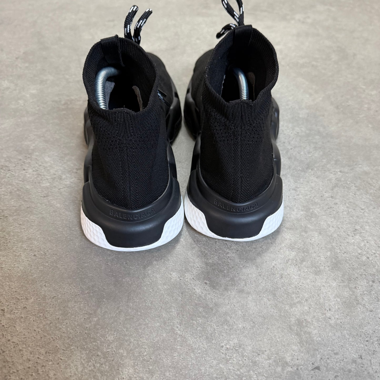 LACE UP SPEED TRAINER - SIZE UK 7 (Fit UK 8)