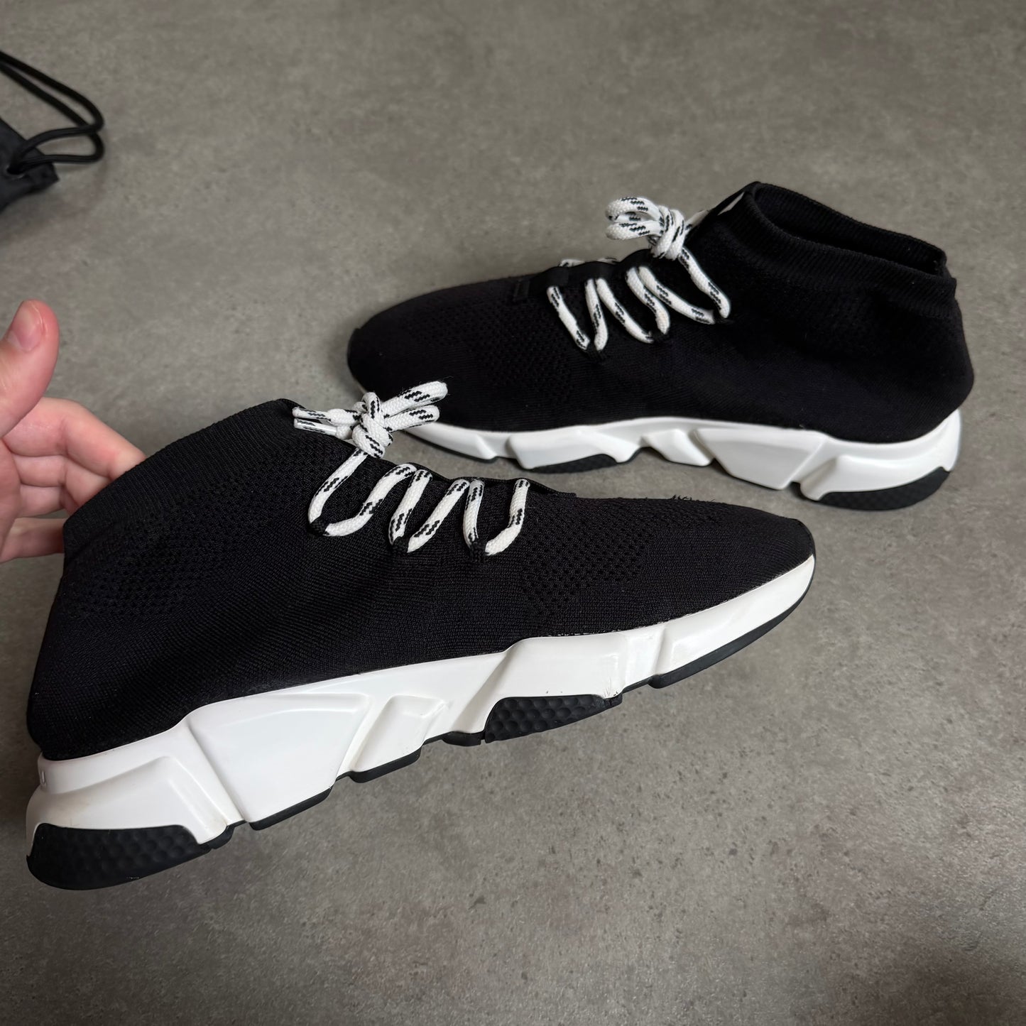 LACE UP SPEED TRAINER - SIZE UK 7 (Fit UK 8)