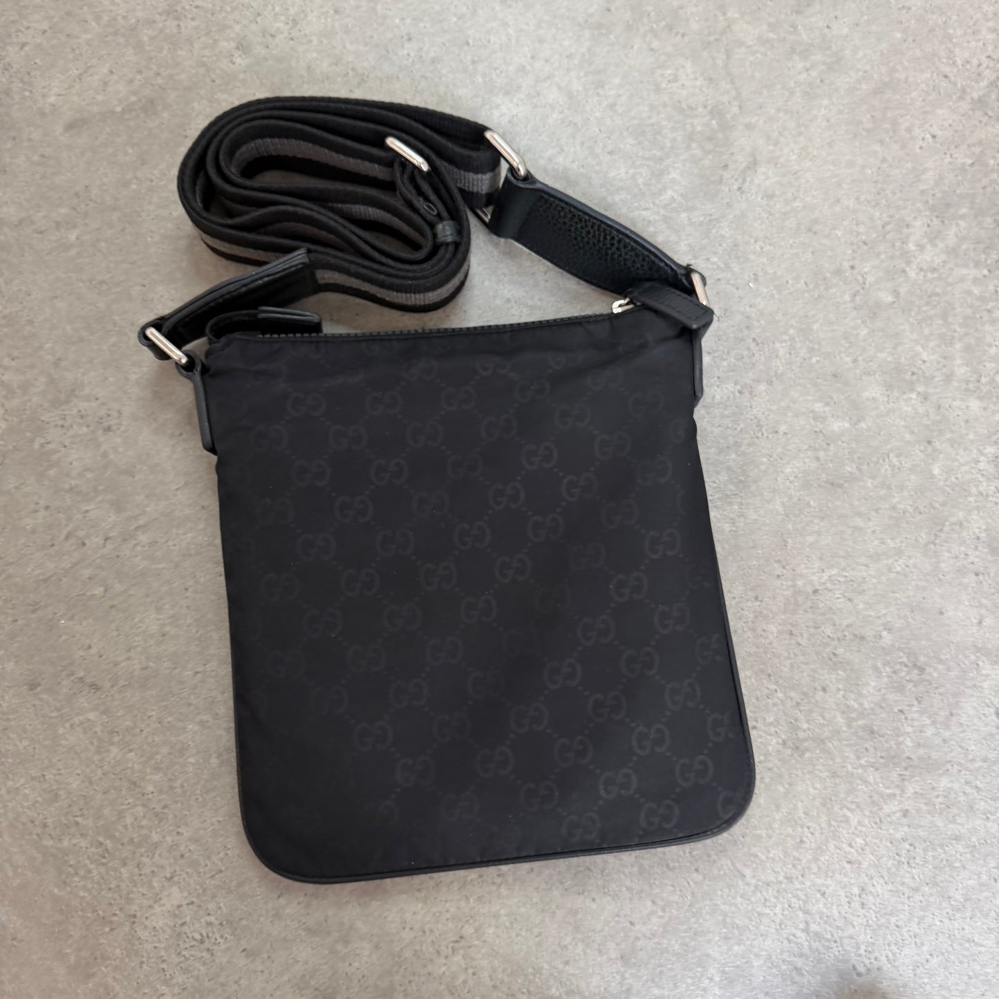 NYLON MESSENGER - MEDIUM SIZE