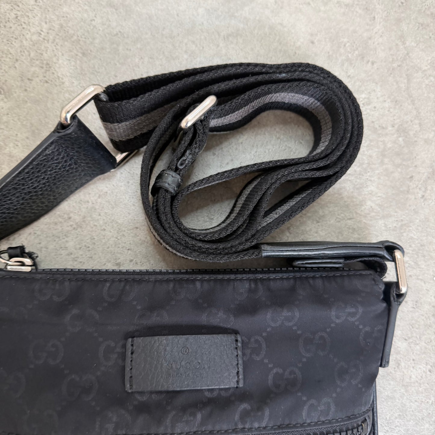 NYLON MESSENGER - MEDIUM SIZE
