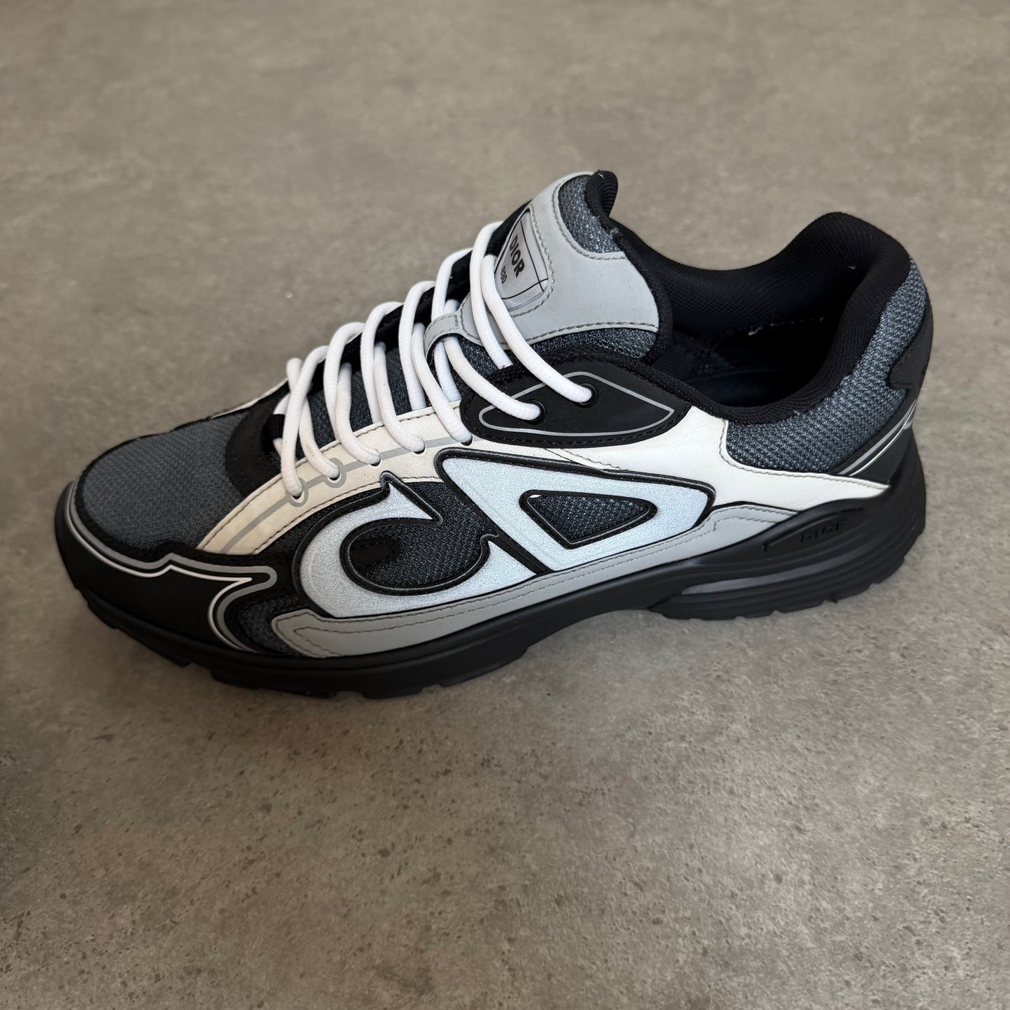 B30 TRAINER - SIZE UK 9.5