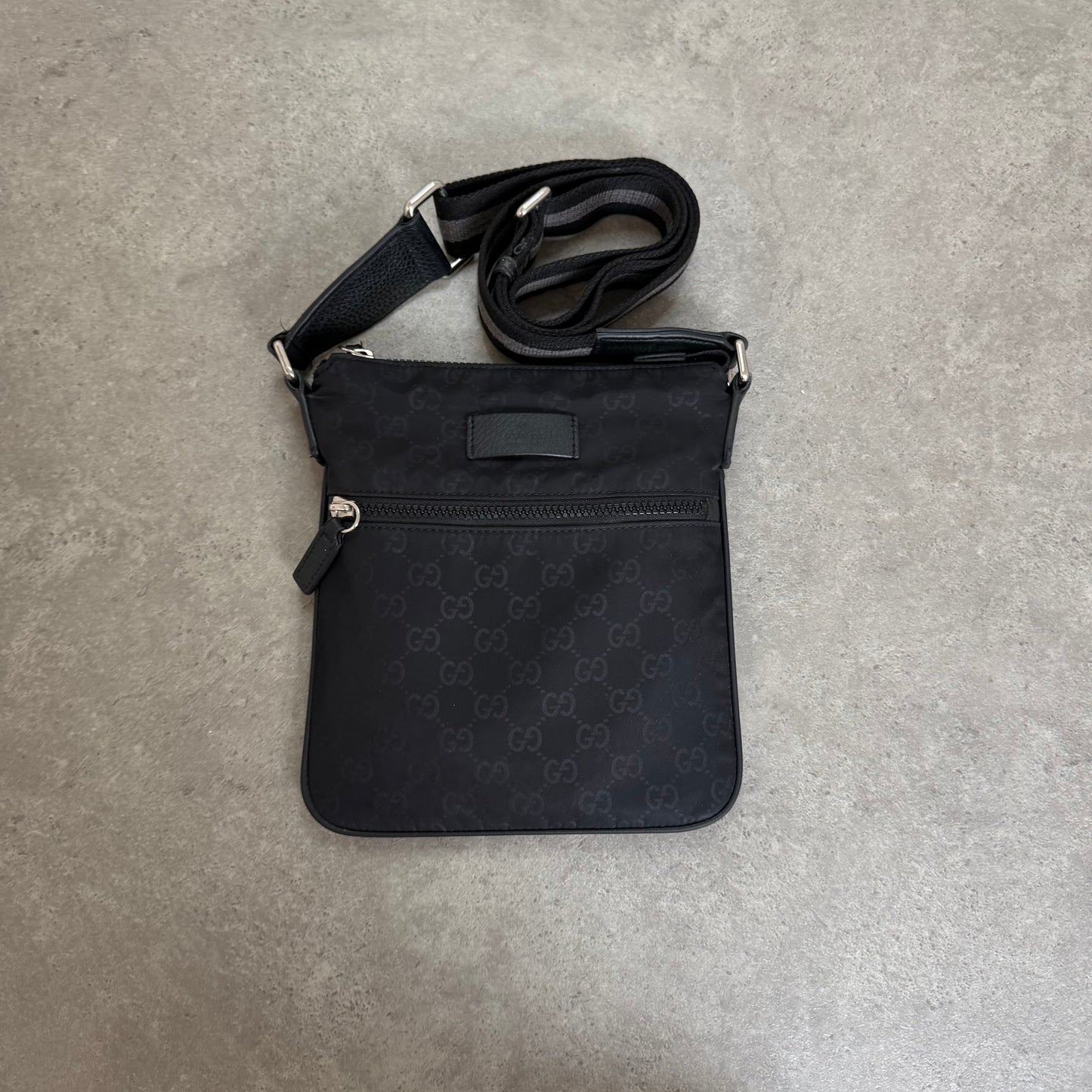 NYLON MESSENGER - MEDIUM SIZE