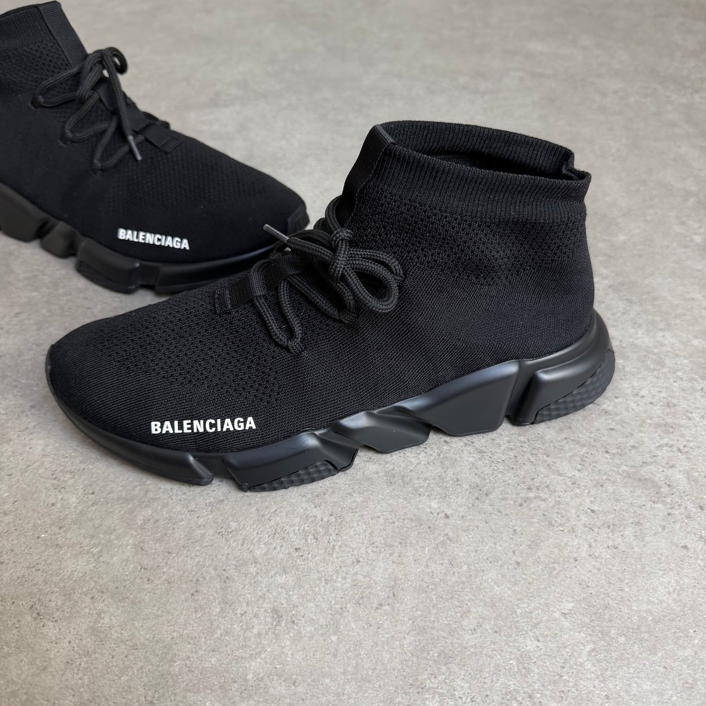 LACE UP SPEED TRAINER - SIZE UK 9 (Fit UK 10)