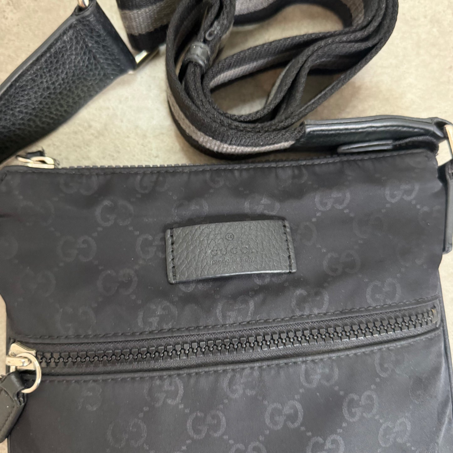 NYLON MESSENGER - MEDIUM SIZE