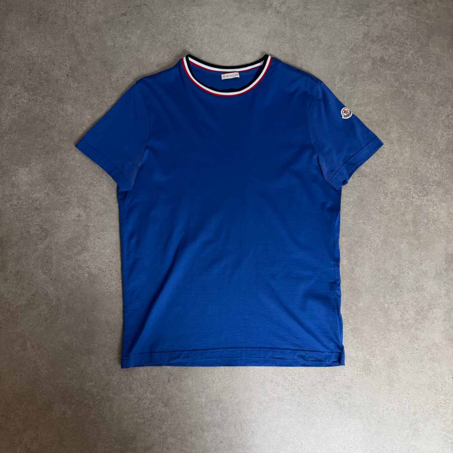 T-SHIRT - SIZE M (Fits S)