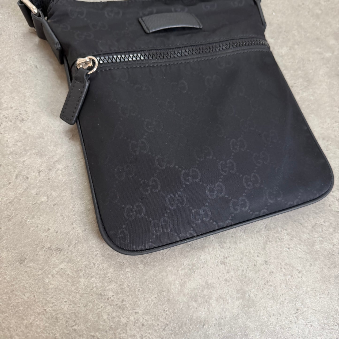 NYLON MESSENGER - MEDIUM SIZE