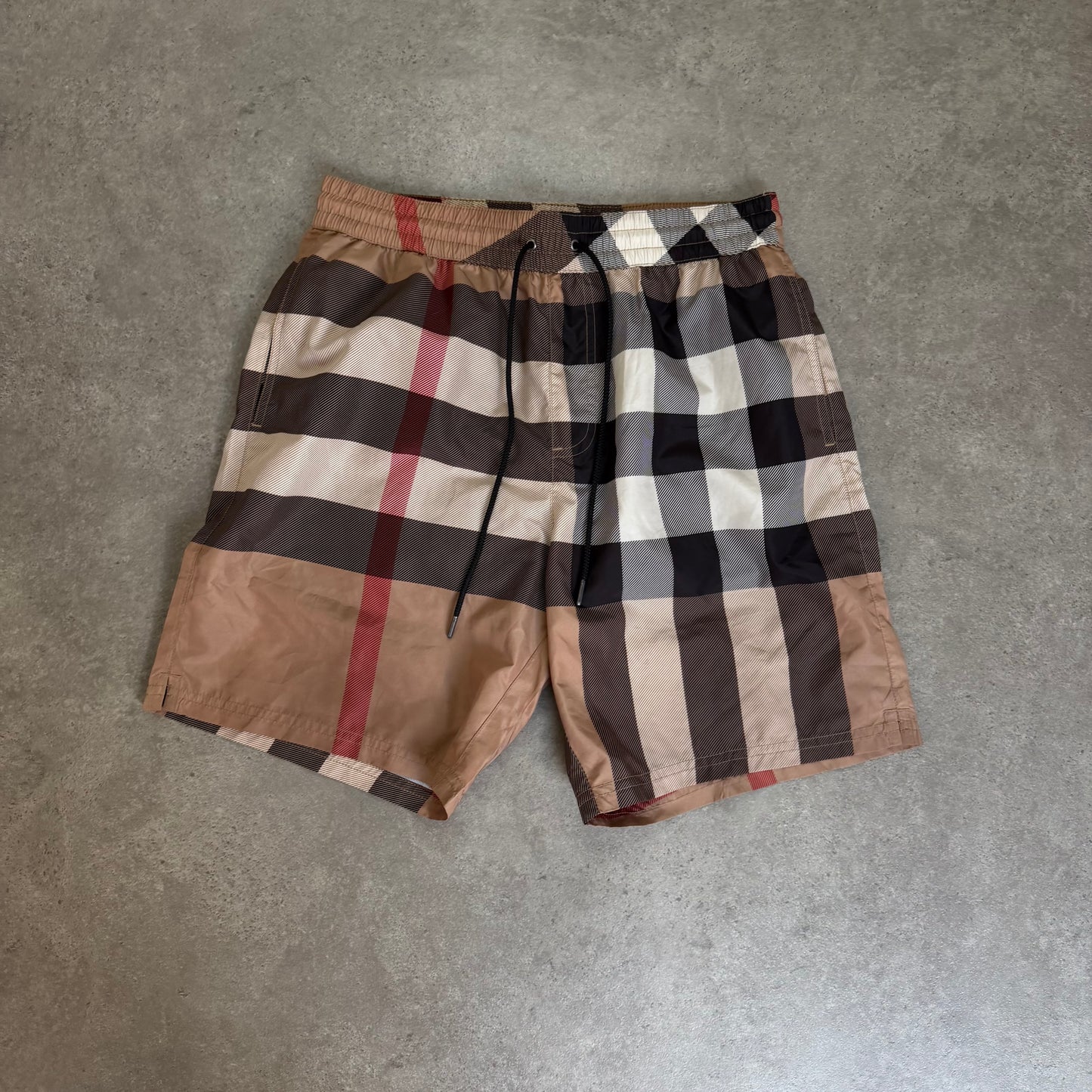 SHORTS - SIZE M
