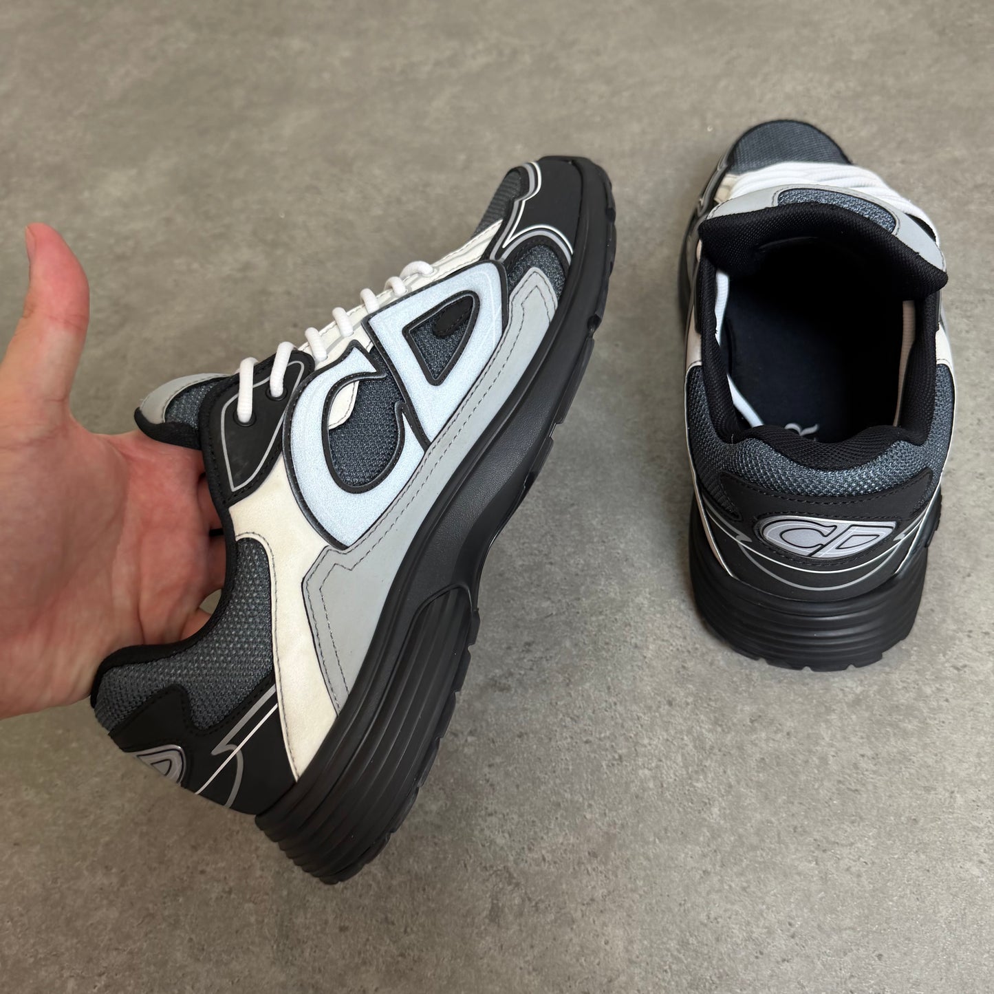 B30 TRAINER - SIZE UK 9.5