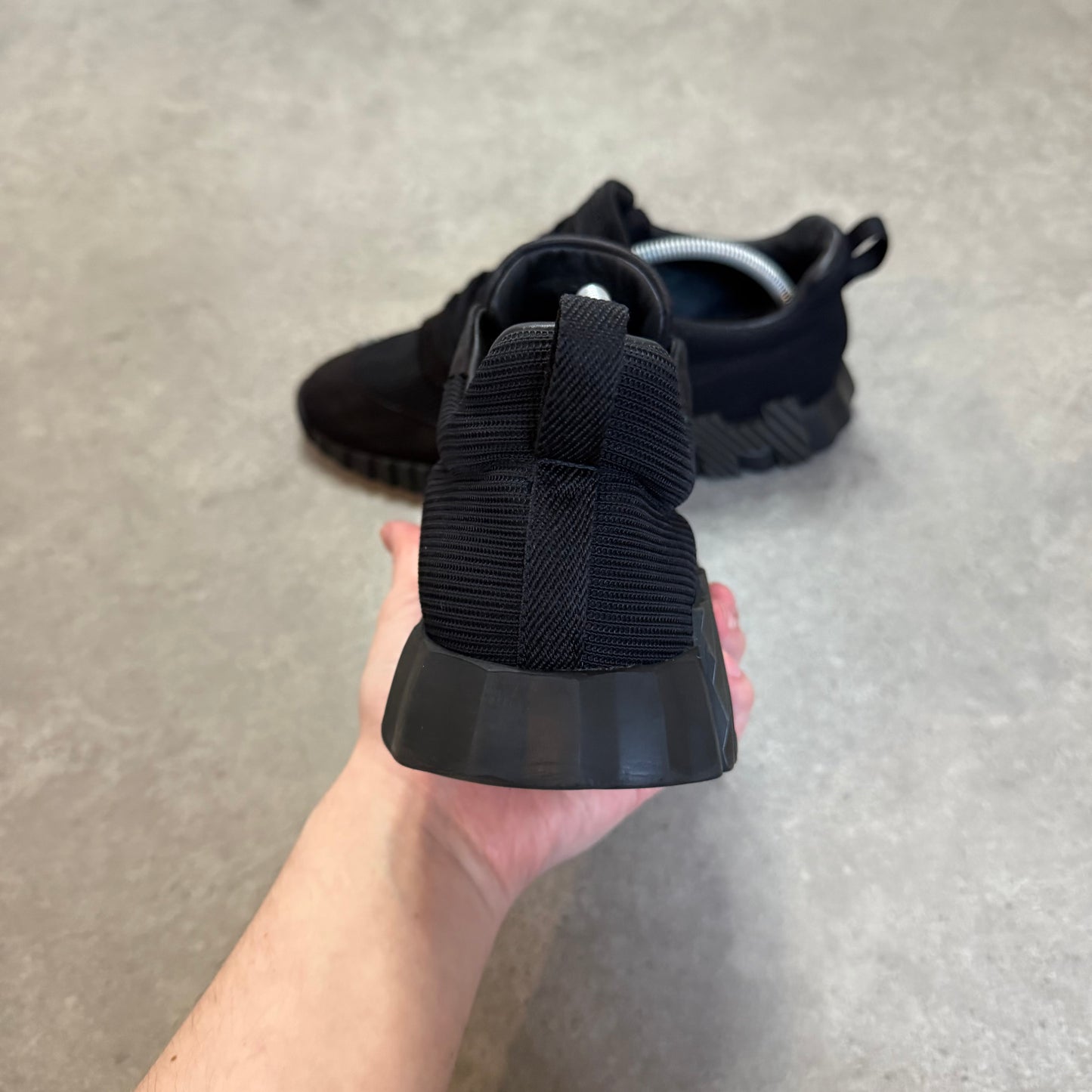 BOUNCING TRAINER - SIZE UK 7