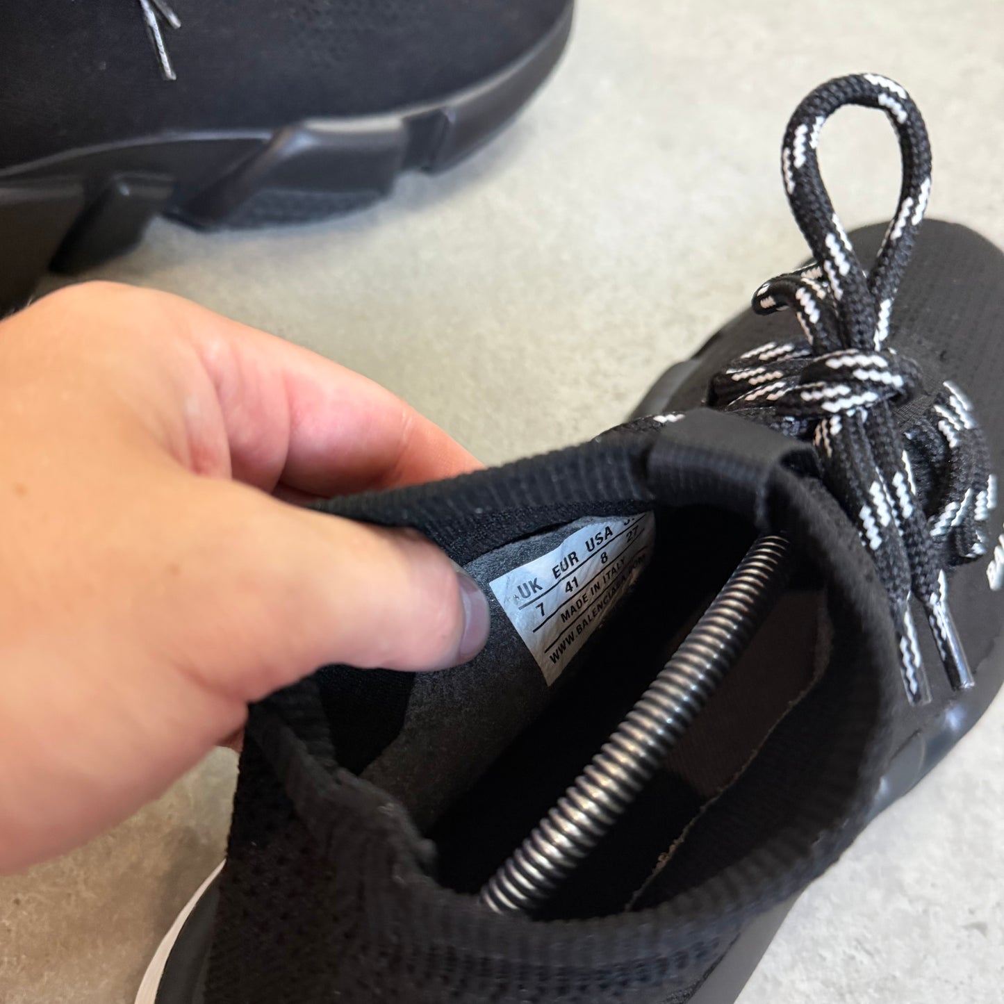 LACE UP SPEED TRAINER - SIZE UK 7 (Fit UK 8)