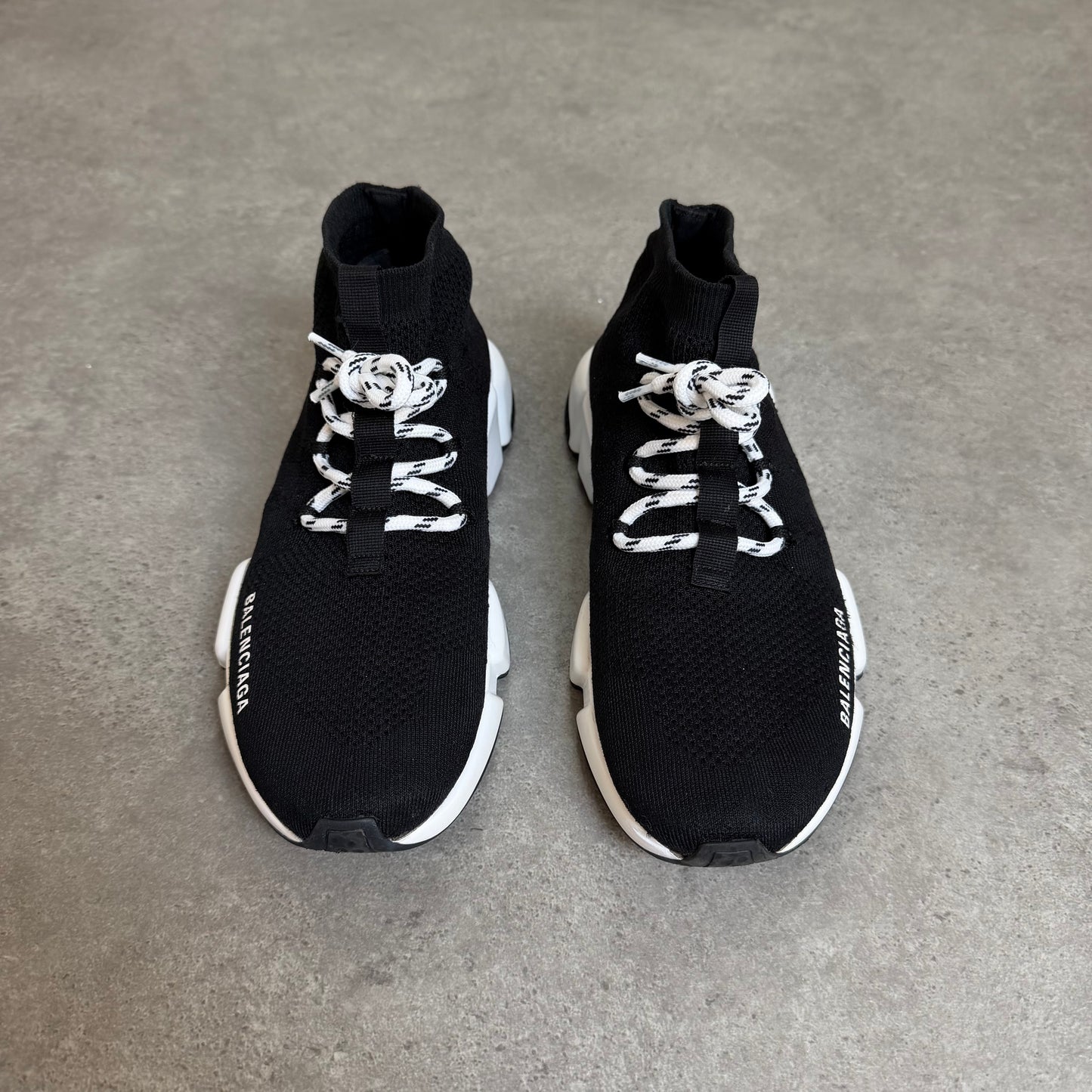 LACE UP SPEED TRAINER - SIZE UK 6 (Fit UK 7)