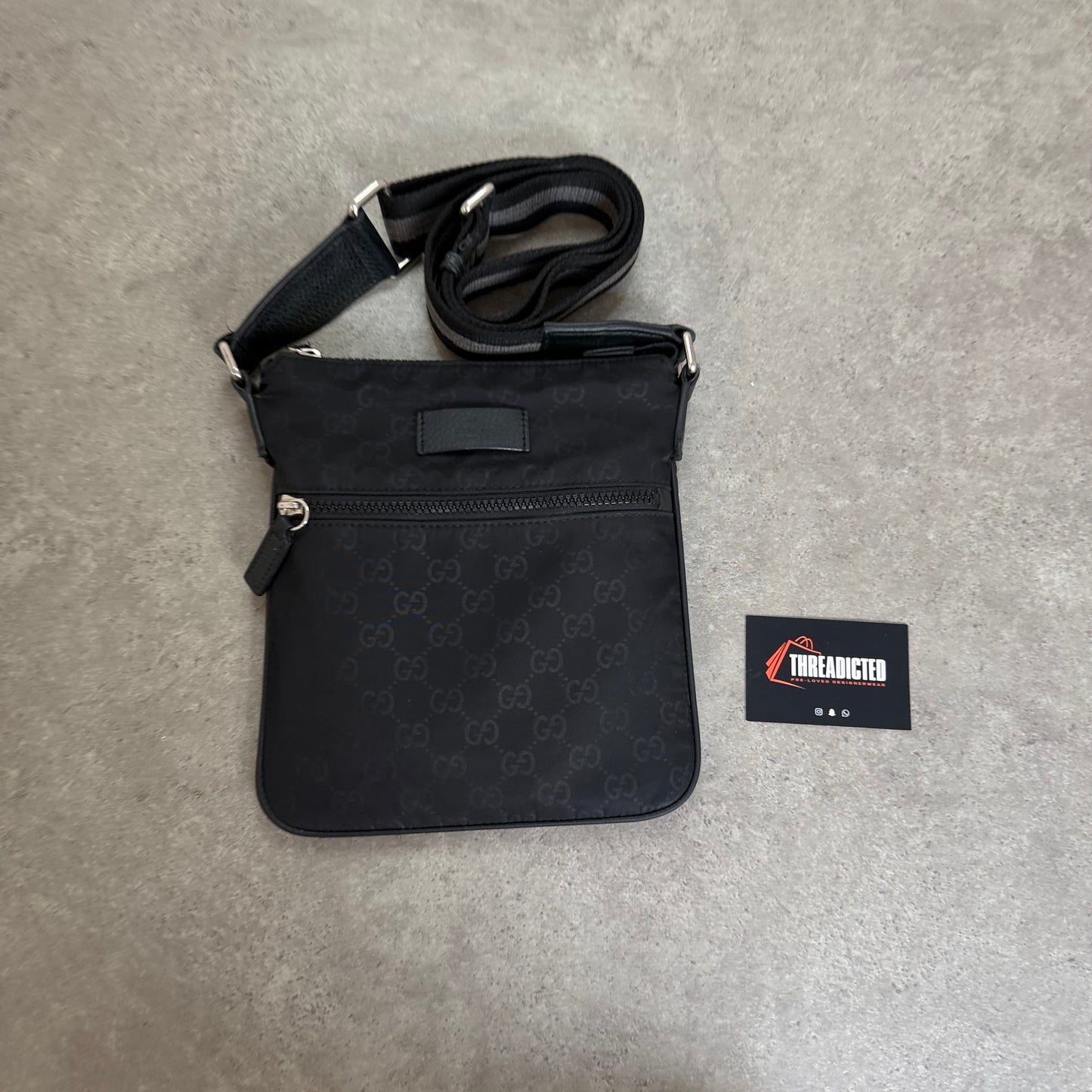 NYLON MESSENGER - MEDIUM SIZE