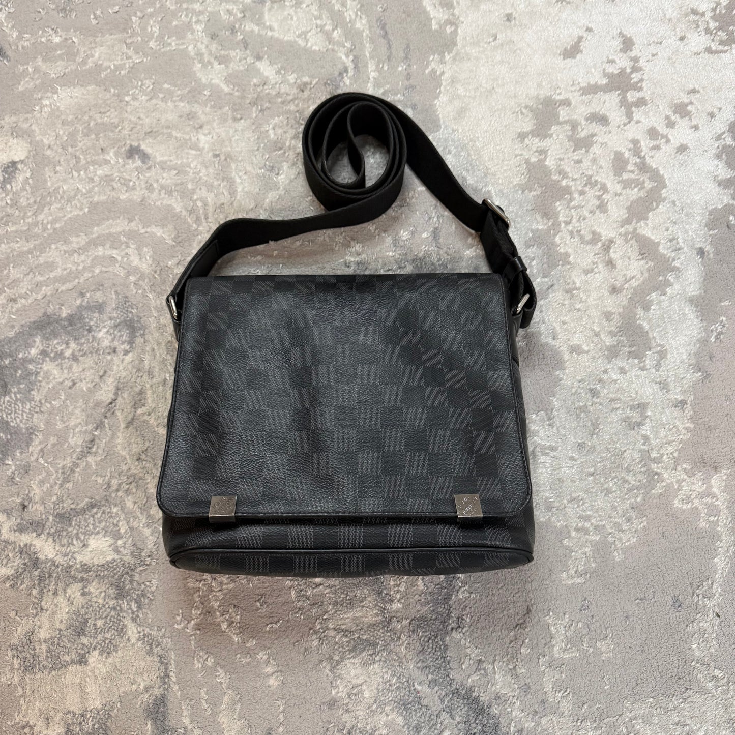 DISTRICT DAMIER PM MESSENGER