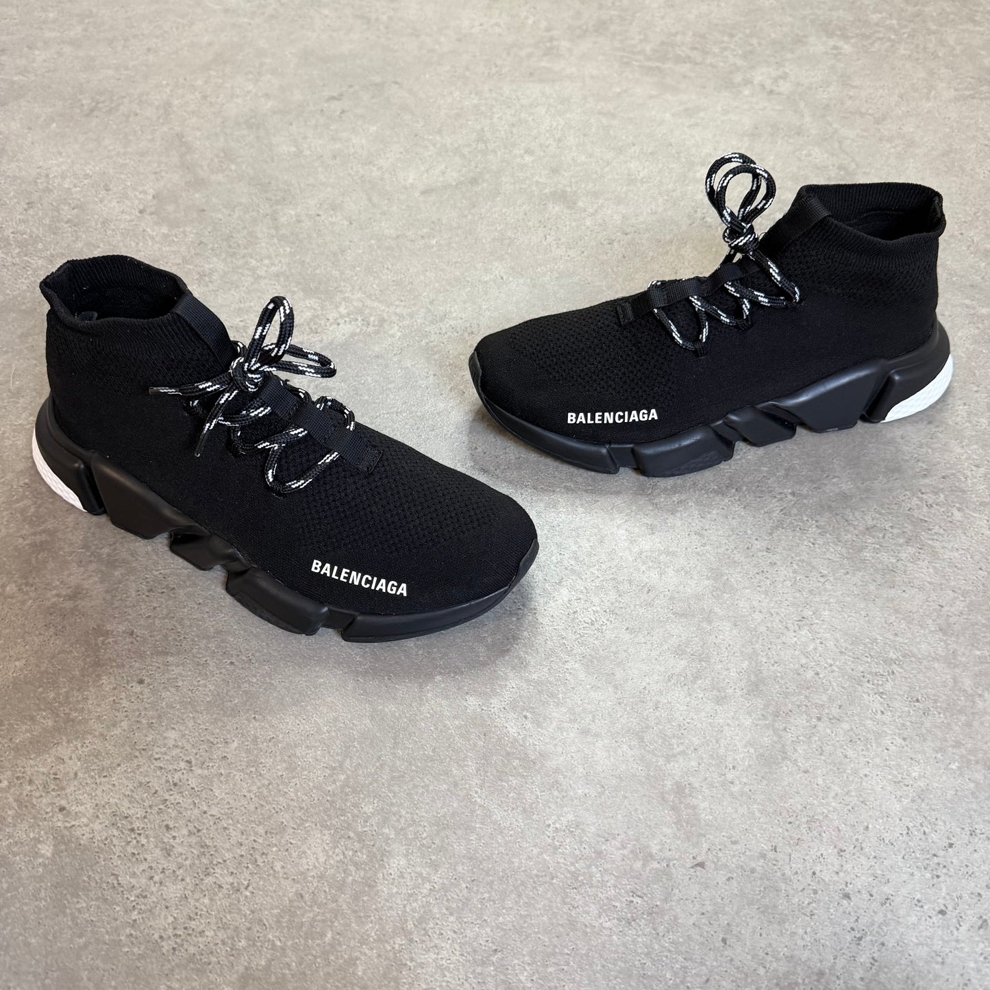 LACE UP SPEED TRAINER - SIZE UK 7 (Fit UK 8)