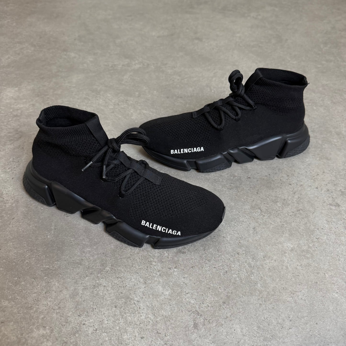 LACE UP SPEED TRAINER - SIZE UK 6 (Fit UK 7)