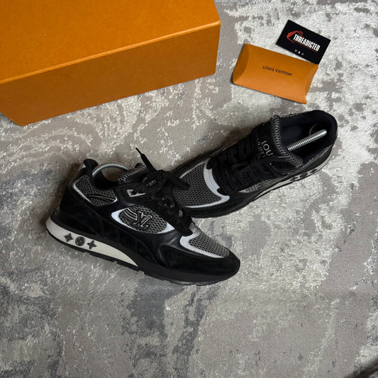 RUNAWAY TRAINER - SIZE LV 7 (Fit UK 8)