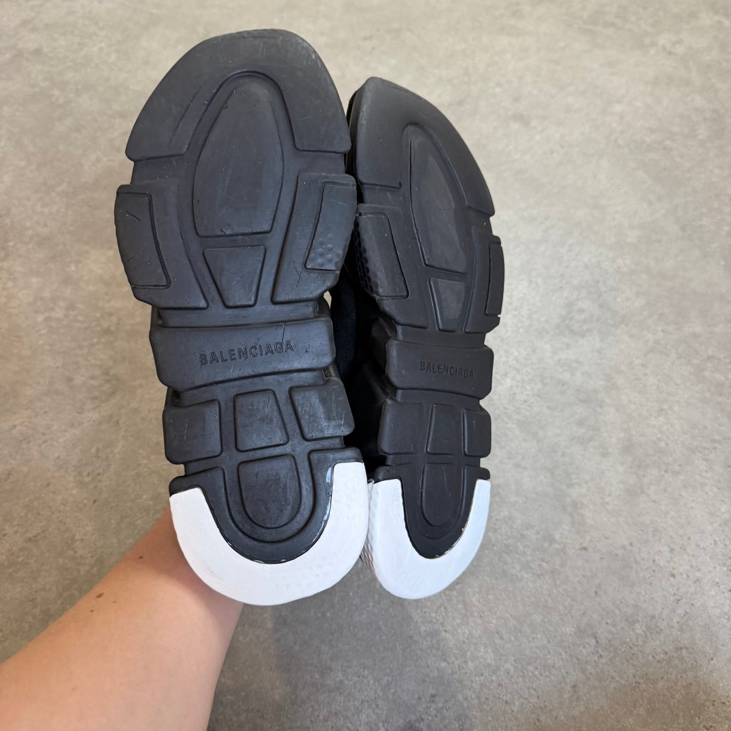 LACE UP SPEED TRAINER - SIZE UK 7 (Fit UK 8)
